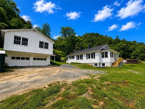 1443 Old Toe River Rd, Newland, NC, 28657-9161 | Card Image