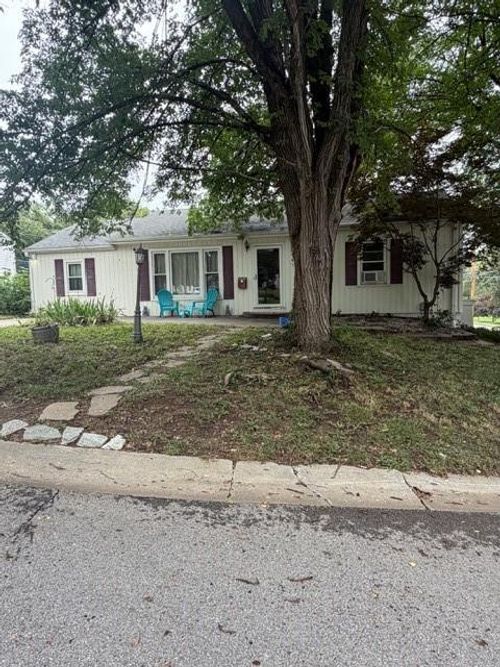 2701 Southeast Trl, Saint Joseph, MO, 64506-1628 | Card Image