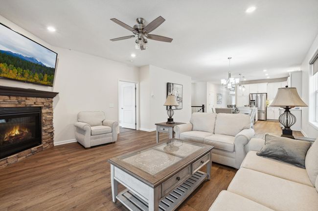living room | Image 14