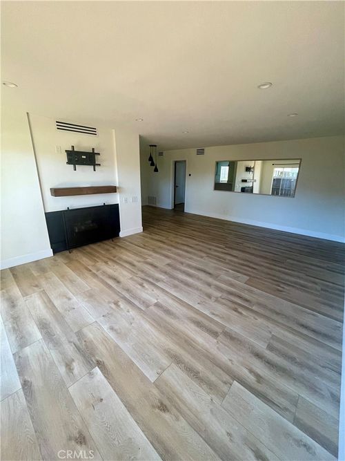 unit-5-31552 Agoura Rd, Westlake Village, CA, 91361-4405 | Card Image