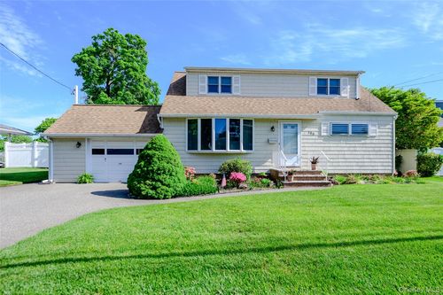 105 N Queens Ave, Massapequa, NY, 11758-3008 | Card Image