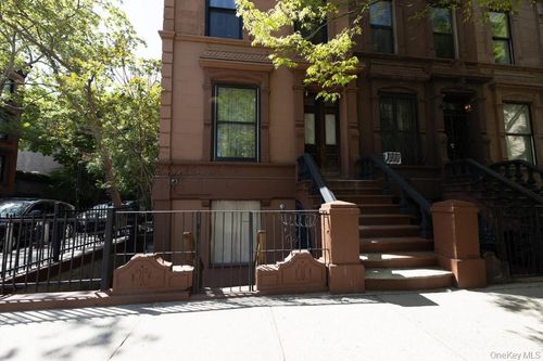 529 Manhattan Ave, New York, NY, 10027-5215 | Card Image
