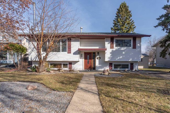 4203 58 Street Close, Home with 4 bedrooms, 2 bathrooms and 4 parking in Camrose AB | Image 1