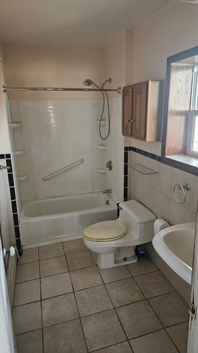 715 Elm St, Home with 4 bedrooms, 3 bathrooms and 4 parking in Woonsocket RI | Image 19
