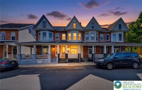 28 N 4th St, Emmaus, PA, 18049-2746 | Card Image