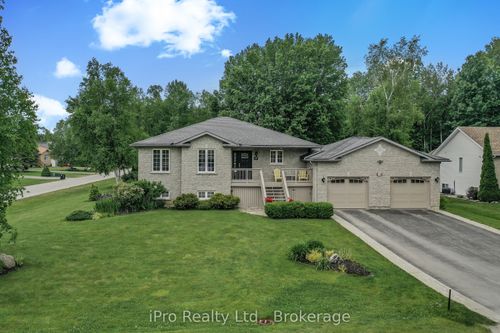 16 Martyn Dr, Wasaga Beach, ON, L9Z1N4 | Card Image