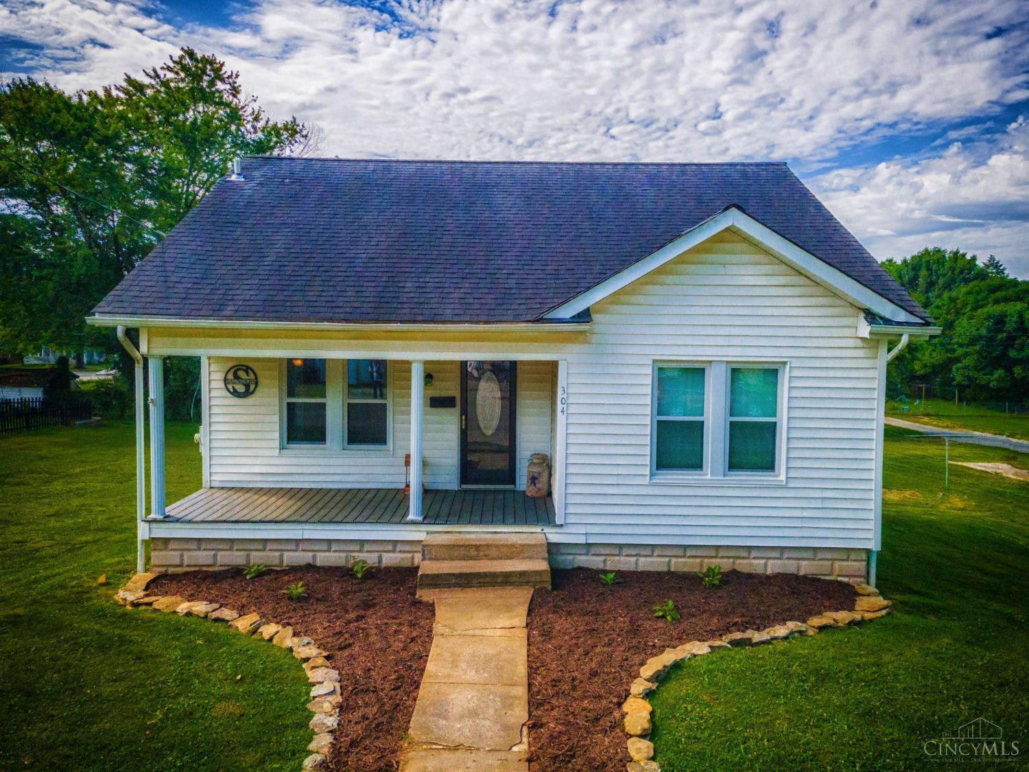 8th St, Manchester, OH 45144