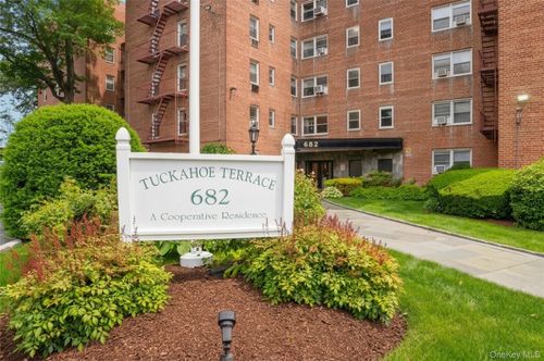 1a-682 Tuckahoe Rd, Yonkers, NY, 10710-5219 | Card Image