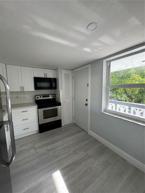 c305-1398 191st St, Miami, FL, 33179-4099 | Card Image