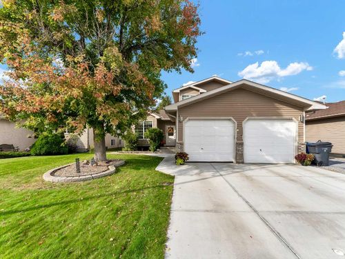16 Storrs Cres Se, Medicine Hat, AB, T1B4J4 | Card Image