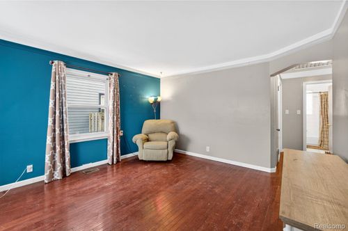 12100 Helen St, Southgate, MI, 48195-1755 | Card Image