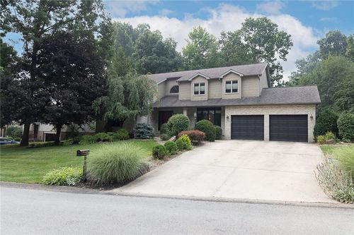 220 Thornwood Dr, Butler, PA, 16001-3464 | Card Image
