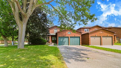 1 Broughton Crt, Whitby, ON, L1N6Y8 | Card Image