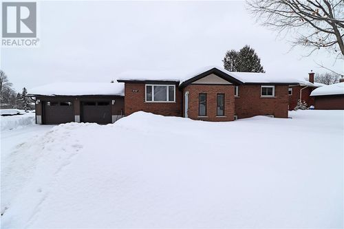 737 Beatrice Cres, Sudbury, ON, P3A5E5 | Card Image