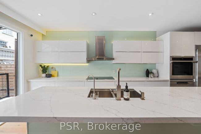 184 Strachan Ave, House attached with 5 bedrooms, 5 bathrooms and 1 parking in Toronto ON | Image 13