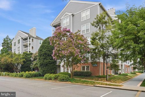 4-a2-3176 Summit Square Dr, OAKTON, VA, 22124-2877 | Card Image