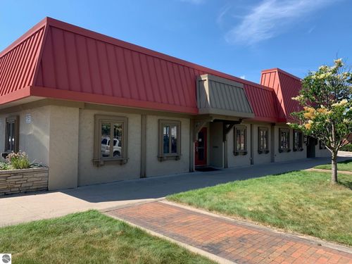 126 Boardman Ave, Traverse City, MI, 49684-2593 | Card Image