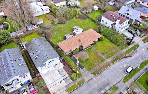 4422 S Myrtle St, Seattle, WA, 98118-3831 | Card Image