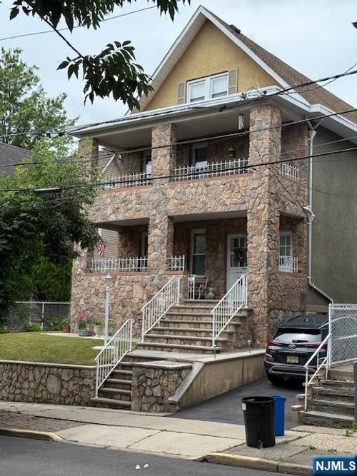 77 Washington Pl, East Rutherford, NJ, 07073-1343 | Card Image