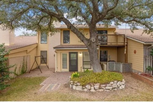 408 Summit Cir, Fredericksburg, TX, 78624-5032 | Card Image