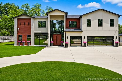4621 Columbia Pl, Tulsa, OK, 74105-5207 | Card Image