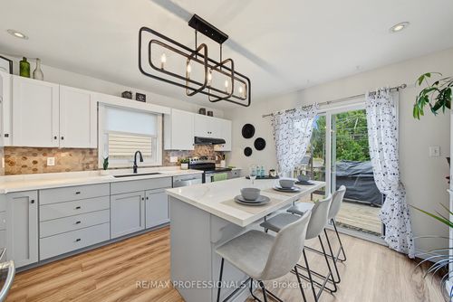 3 Oliver Crt, Brantford, ON, N3T6N6 | Card Image