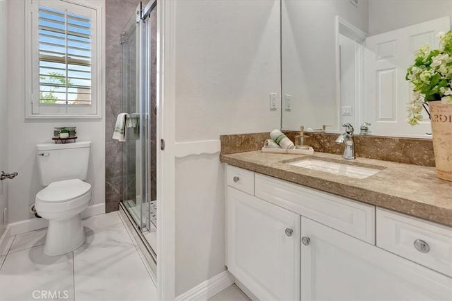 Jack and Jill Upstairs One Sink on each side. | Image 19