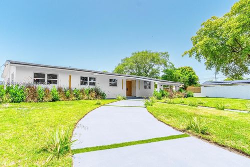 19661 Ne 10th Pl, Miami, FL, 33179-3511 | Card Image