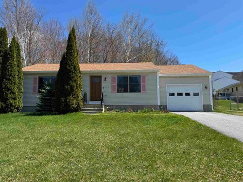 124 Albe Dr, Bennington, VT, 05201-8637 | Card Image
