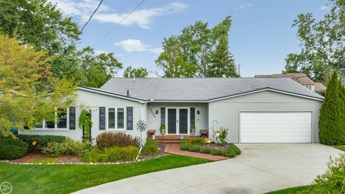 2820 Wall St, Keego Harbor, MI, 48320-1136 | Card Image