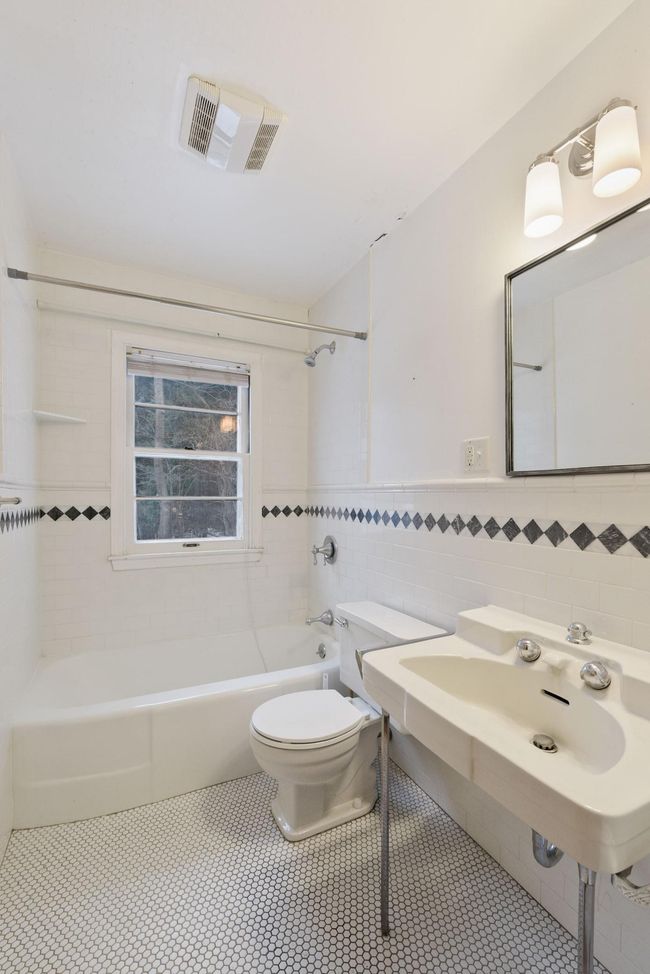 720 Wayzata Blvd E, House other with 2 bedrooms, 2 bathrooms and null parking in Wayzata MN | Image 17