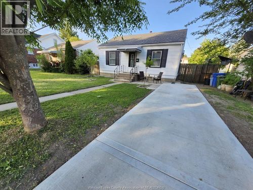 1456 Elsmere Ave, Windsor, ON, N8X4G9 | Card Image