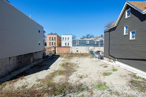 615 Mead Street, New York, NY, 10460 | Card Image