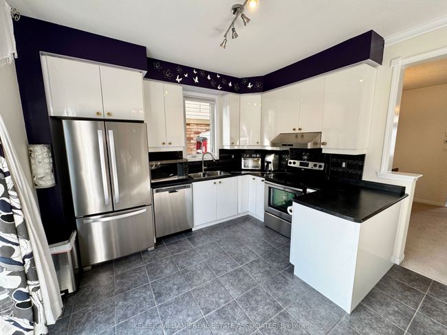 1058 Farmstead Dr, House other with 3 bedrooms, 3 bathrooms and 1 parking in Milton ON | Image 9