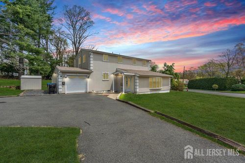 17 Thomas Rd, East Brunswick, NJ, 08816-4423 | Card Image