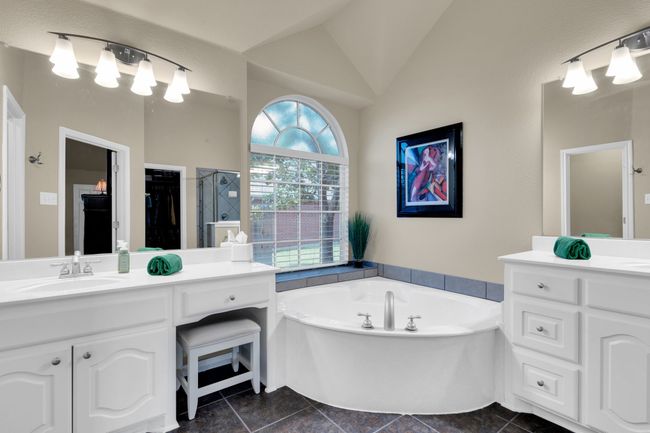 5210 Medallion Ct, House other with 5 bedrooms, 4 bathrooms and null parking in Midlothian TX | Image 20
