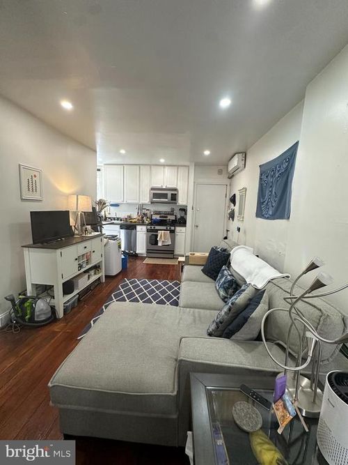 apt-3f-1324 Pine St, PHILADELPHIA, PA, 19107-5807 | Card Image