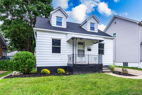 7239 Gronow, Center Line, MI, 48015-1805 | Card Image