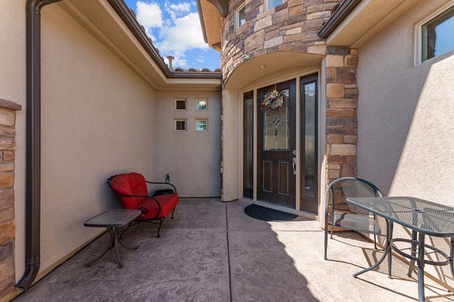 Front Courtyard into Entry way | Image 6