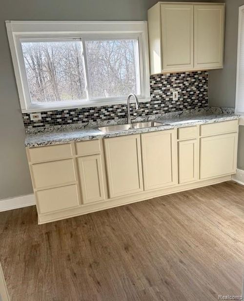 1601 Forest Hill Ave, Flint, MI, 48504-7335 | Card Image