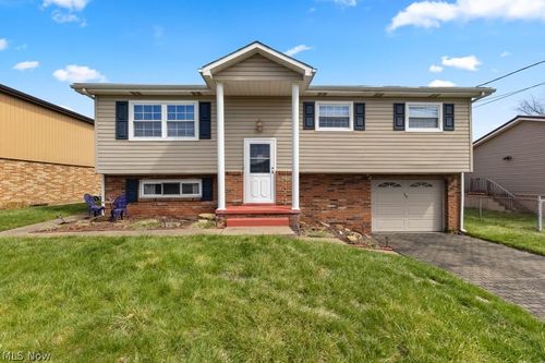 115 Arena Dr, Weirton, WV, 26062-3201 | Card Image