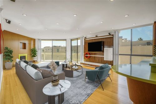 apt-a212-7301 Vista Del Mar, Playa del Rey, CA, 90293-7672 | Card Image