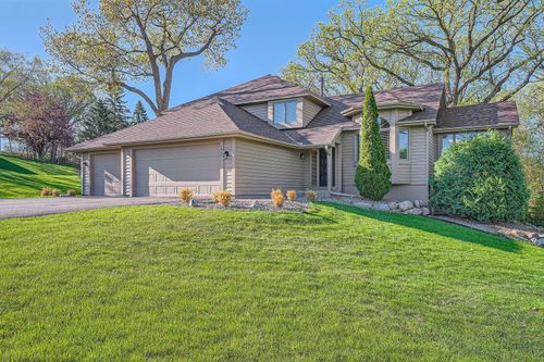 1825 Woodstone Dr, Victoria, MN, 55386-9635 | Card Image