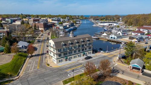 b1a-532 Dyckman Ave, South Haven, MI, 49090-2509 | Card Image