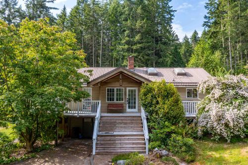 211 Morgan Rd, Galiano Island, BC, V0N1P0 | Card Image