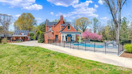 300 Morgan St, Marion, NC, 28752-4533 | Card Image