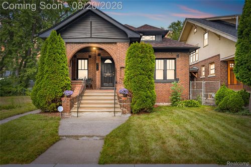 712 Chalmers St, Detroit, MI, 48215-2955 | Card Image