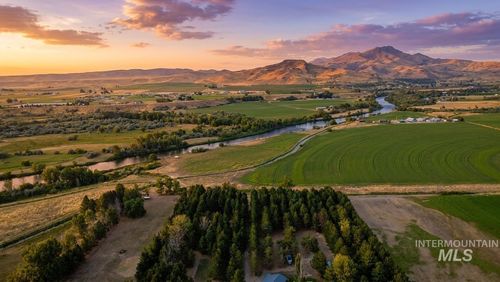 1445 Heartland Ln, Emmett, ID, 83617-9450 | Card Image