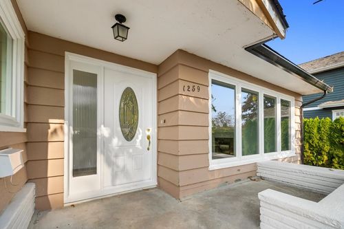 {{alt}} | Card Image