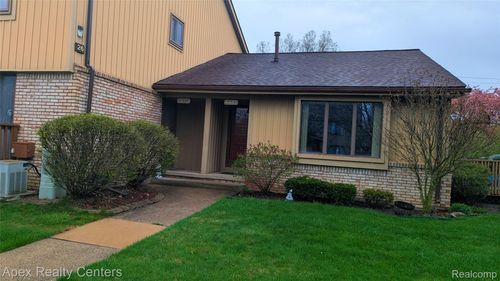 41682 Bedford Dr, Canton, MI, 48187-3704 | Card Image